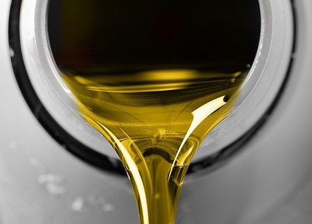 Kolik oleje na mazání řetězové pily použít