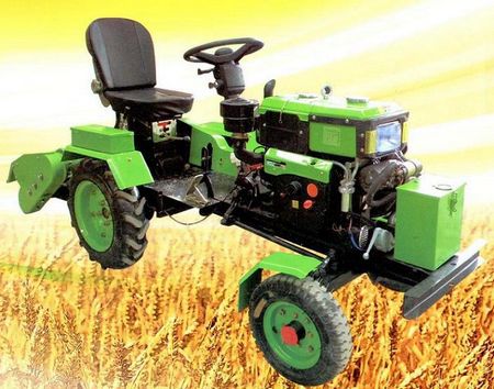Minitraktor s kráčejícím traktorem s motorem sich rukama