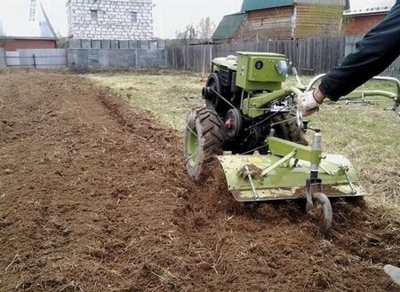 Jak vyrobit hrábě pro jednonápravový traktor vlastníma rukama