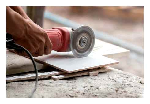 Jak řezat keramické dlaždice úhlovou bruskou