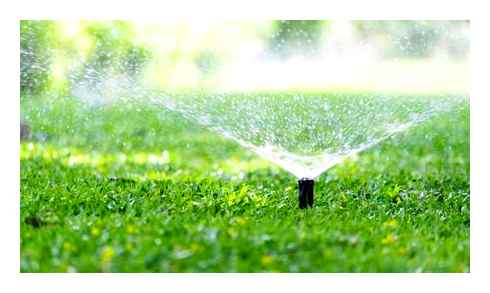 Jak vyrobit levný, jednoduchý systém sprinklerů trávníku. Zavlažovací robot na trávu
